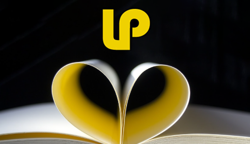 Pagine di libro piegate a cuore