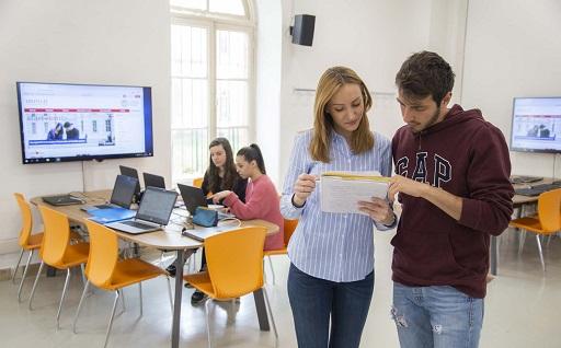 studenti presso l'aula informatica - Collegno
