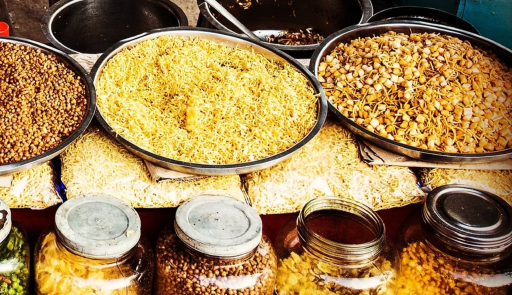 convegno scienze gastronomiche Fotografia di semi e spezie in un mercato
