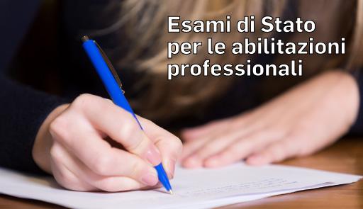 Mano con una penna che scrive