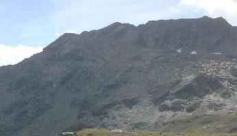 Geodiversity Cime di montagne su cielo azzurro