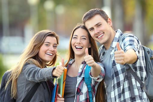 Programma di scambio studenti tra Università e Politecnico di Torino - gettyimages studenti e studentesse sorridenti
