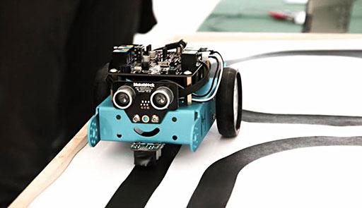 Piccolo robot meccanico