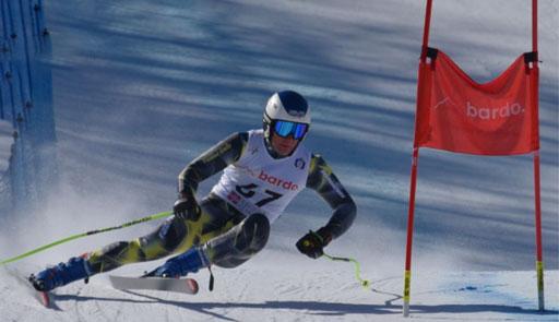 Foto di sciatore sulla neve