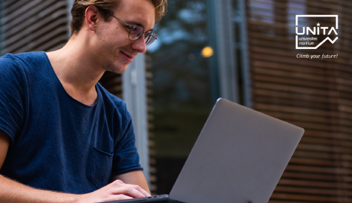 Studente al computer
