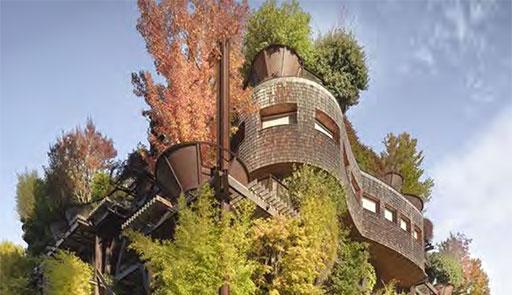 Webinar "Architetture verdi e giardini onirici" edificio con numerose piante e alberi