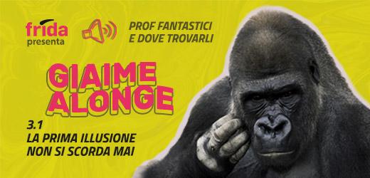 Foto di un gorilla che si gratta il muso