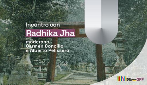 Foto di un ponte di legno in un bosco