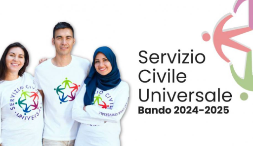 Immagine decorativa: due ragazze e un ragazzo, sorridenti, indossano una maglietta con il logo del bando