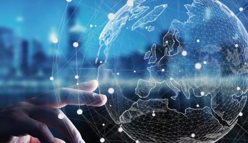 Semplificare, Integrare, Digitalizzare - Giornata della Trasparenza 2023 mano che tocca un mappamondo virtuale