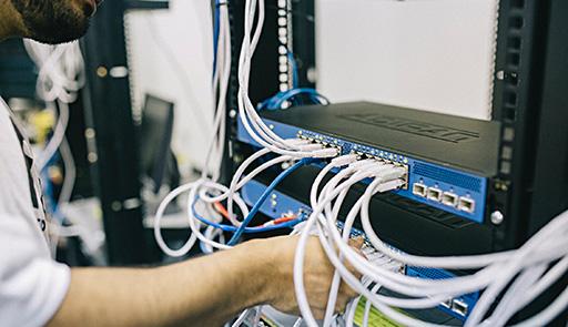 Sabato 30 novembre 2019 a partire dalle ore 14: siti di struttura di Ateneo temporaneamente non raggiungibili server con cavi - credits pexels-photo-442150