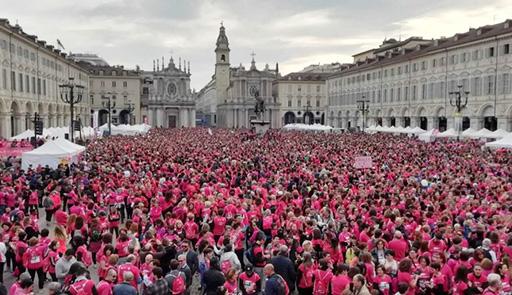 Piazza San Carlo a Torino occupata da tutti i partecipanti alla corsa del 2018