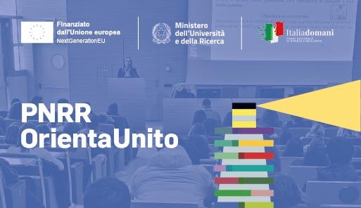 PNRR Orienta UniTo - Percorsi di educazione alla scelta e orientamento consulenziale Immagine di un aula universitaria in cui è in corso una presentazione in tonalità blu
