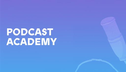 Sfondo con gradiente viola/azzurro con icona di un podcast e scritta podcast academy