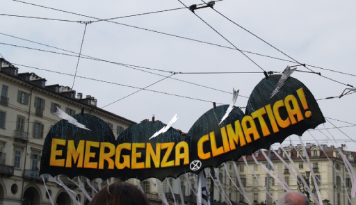 Del Rettore sullo Sciopero Globale per il Clima foto di uno striscione esposto durante una manifestazione con scritta: emergenza climatica