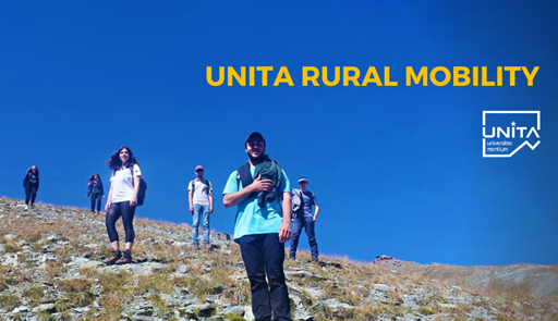 UNITA Rural Mobility - Stage formativi in territori rurali e montani transfrontalieri foto di alcune ragazze e ragazzi con abiti sportivi mentre scalano un'altura