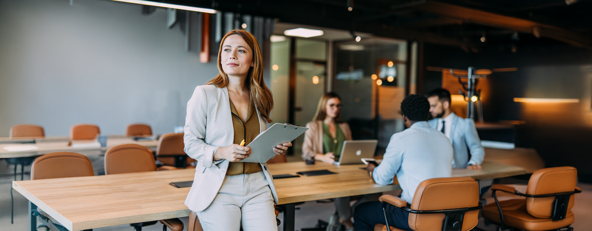 Persone che lavorano nell'ufficio di un'azienda