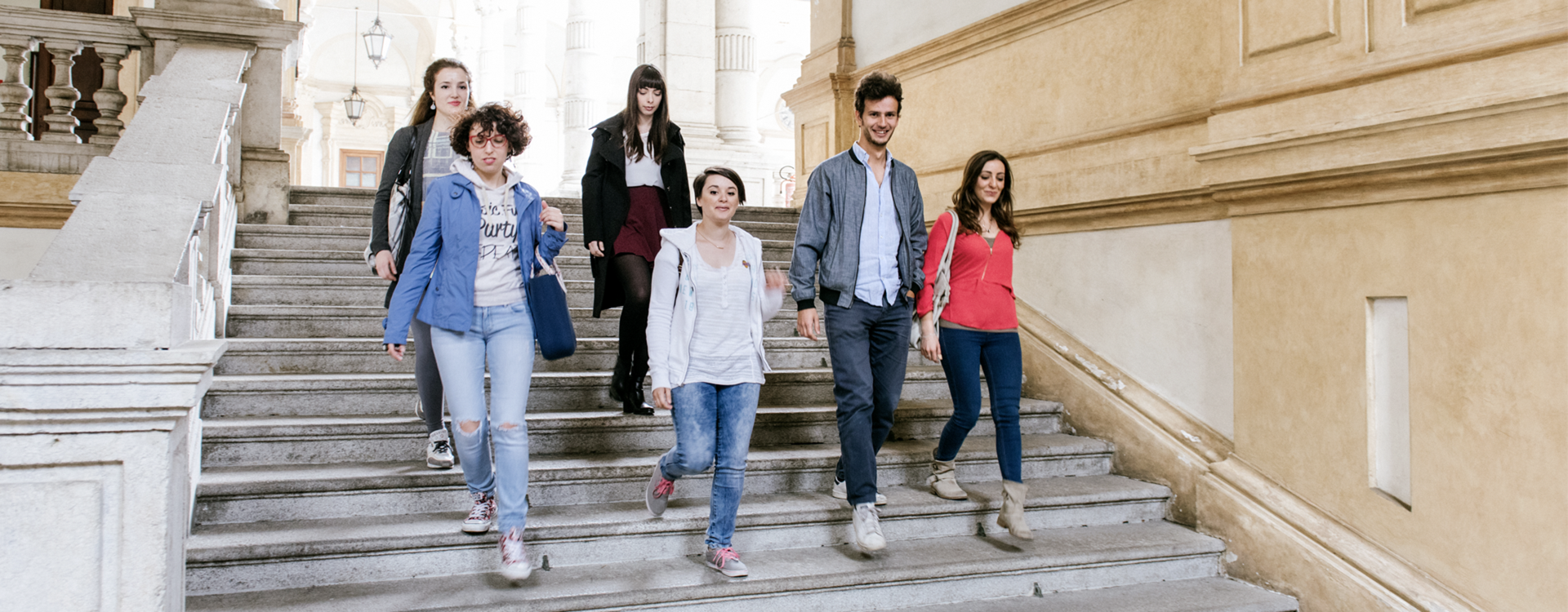 Gruppo di studenti nel Rettorato dell'Università di Torino
