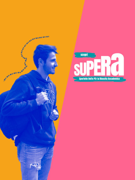 Figura di uno studente con uno zaino sulla spalla.