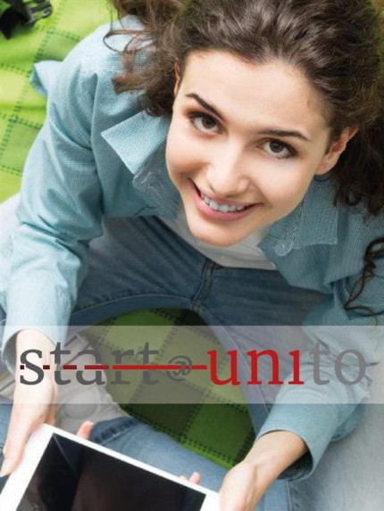 Ragazza sorridente e logo start@unito