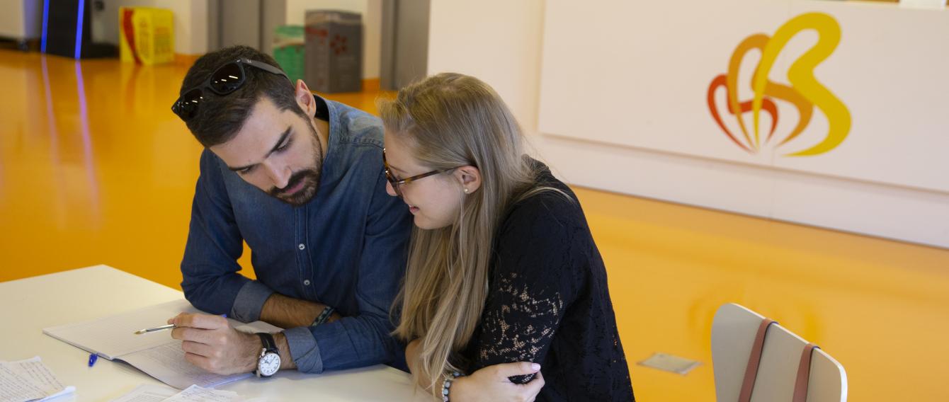 Studenti all'interno di un'aula studio del Campus Luigi Einaudi