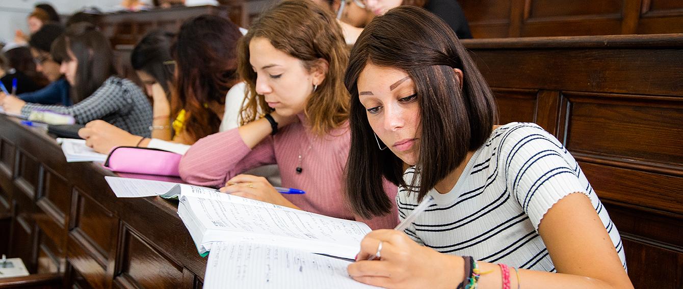 Studentessa a lezione