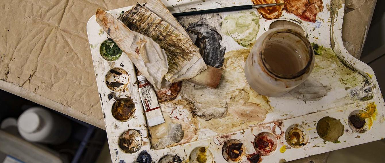 Tavolozza di colori usata per il restauro di un quadro