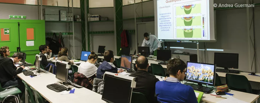 Lezione studenti aula informatica Lezione studenti aula informatica