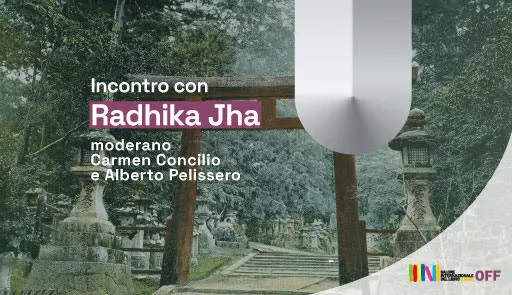 Foto di un ponte di legno in un bosco