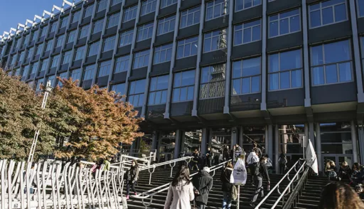 Cerimonia di intitolazione dell’ex-Sala Lauree della Facoltà di Giurisprudenza di Palazzo Nuovo alla memoria del Professor Benvenuto A. Terracini Foto Ingresso Palazzo Nuovo