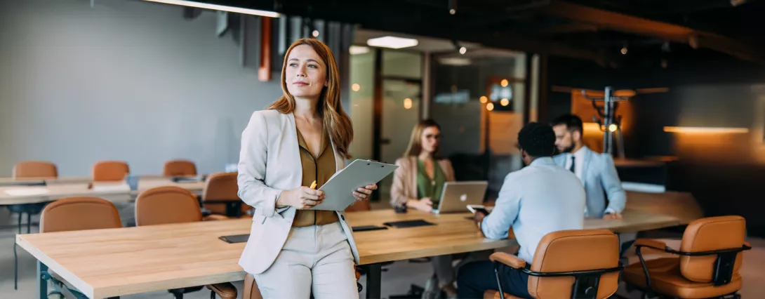 Persone che lavorano nell'ufficio di un'azienda