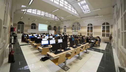 Interno di un'aula universitaria