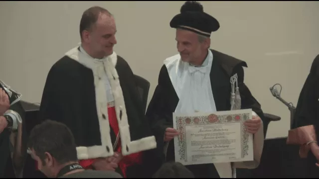 Horst Bredekamp riceve la pergamena di laurea