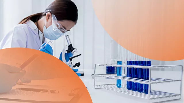 Ricercatrice al lavoro con un microscopio